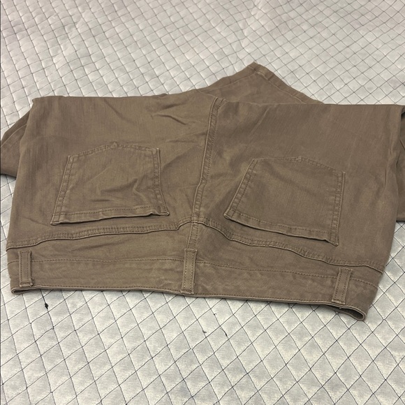Bandolino Women’s Tan Chinos - Picture 3 of 3